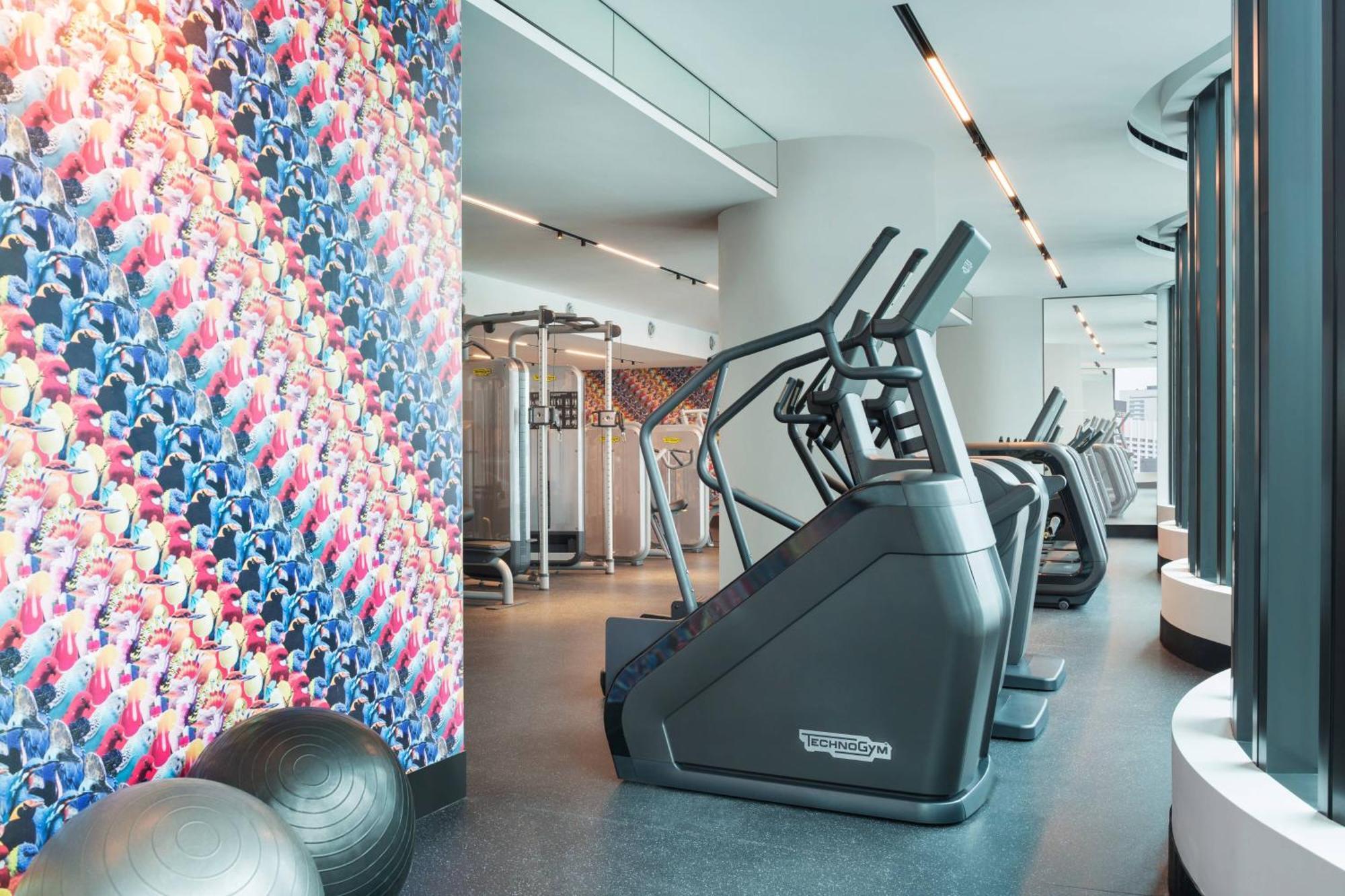 Hotel W Brisbane Zewnętrze zdjęcie The gym at the 100 East 53rd Street building